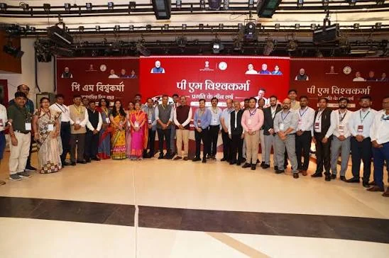 Group photograph at the PM Vishwakarma event